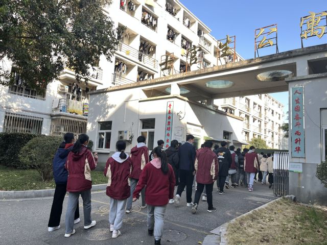 南信院参观交流_html_m5582bd59.jpg