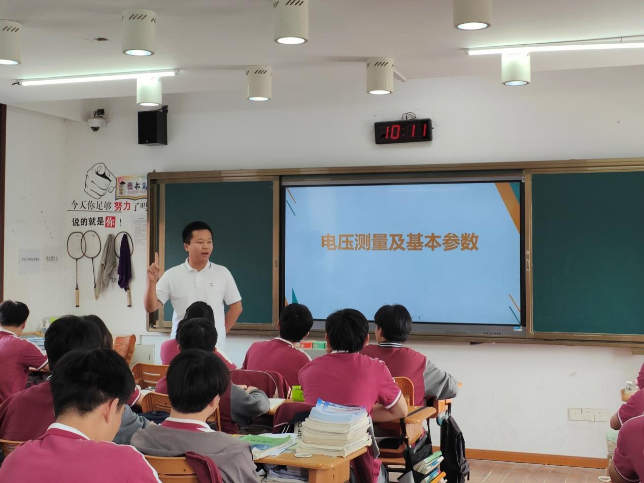 开学第一课  亮出新态度_html_42cfe477.jpg