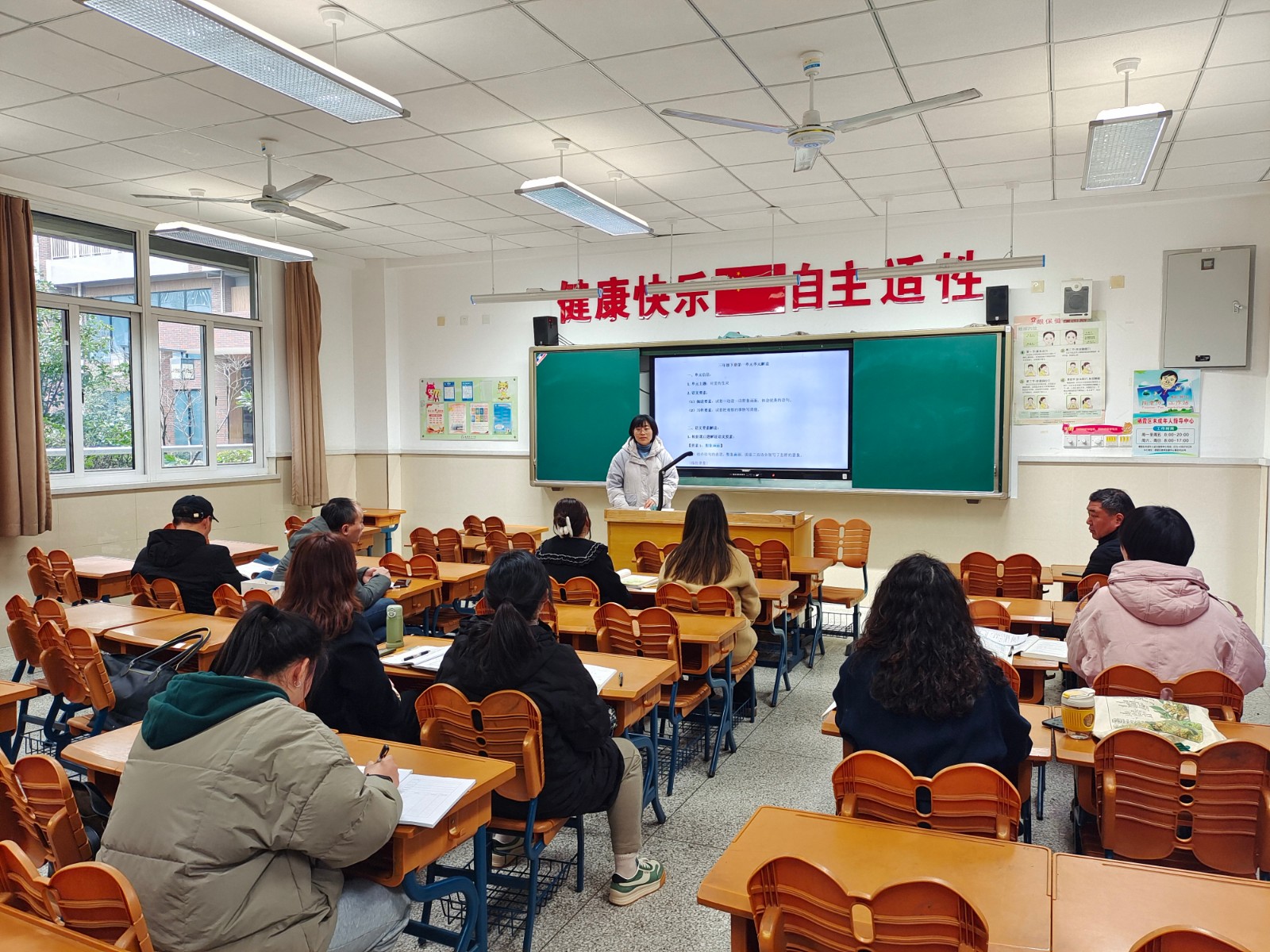 【灵美龙小】聚力合作巧备课，高效课堂谱新篇