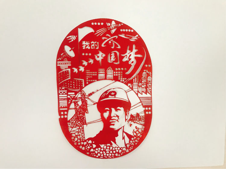 【灵美龙小·龙岸】童心爱祖国，文化永传承——龙潭中心小学龙岸花园校区国庆节剪纸活动_html_18677a6b.jpg