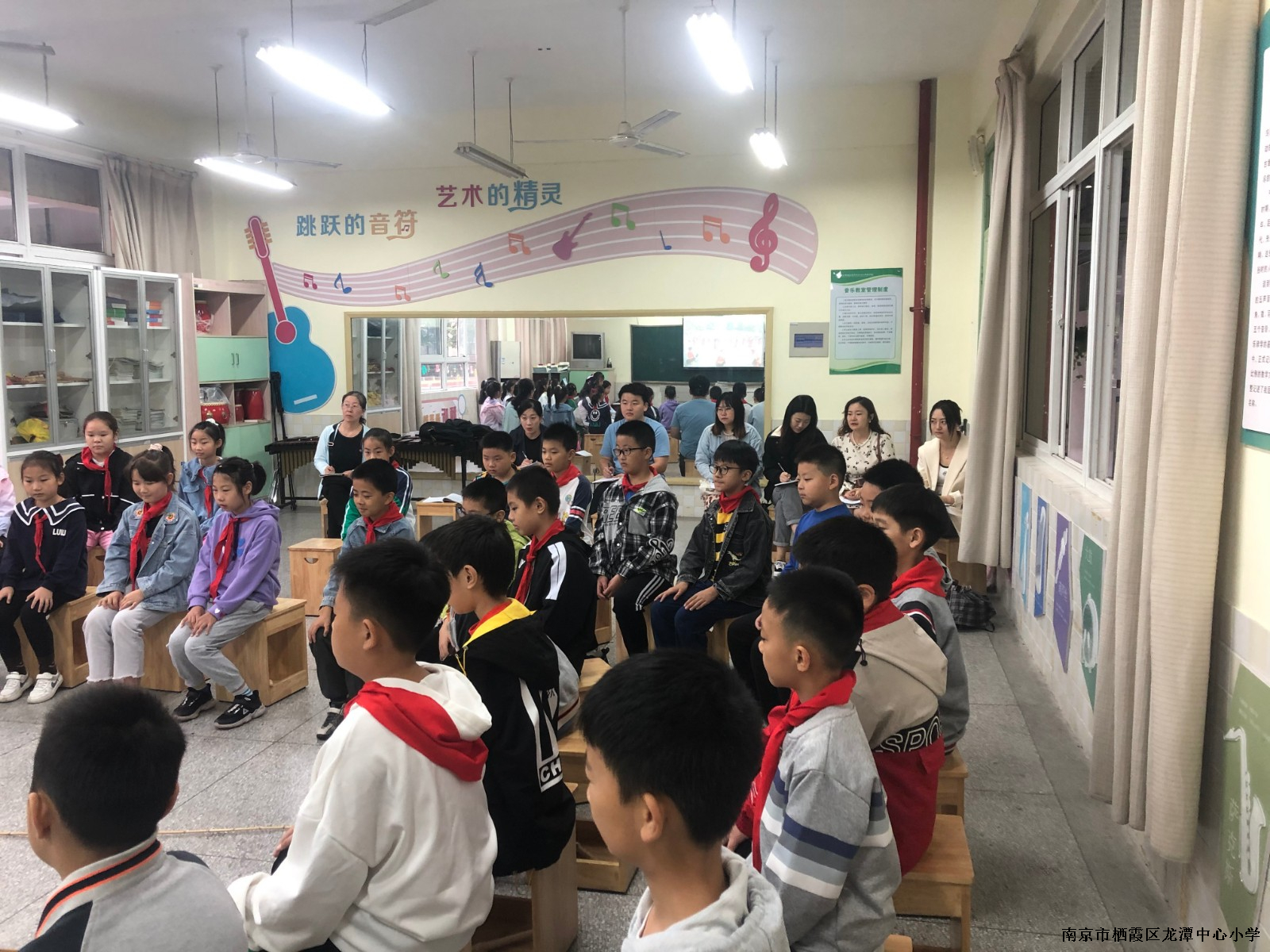 【灵美龙小】构建高效课堂，提高学生核心素养