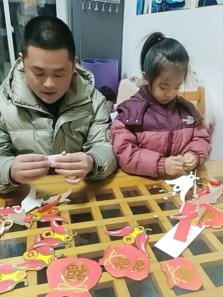2025.2.12巧手花灯闹元宵 传统文化润童心——龙潭中心小学开展“我们的节日&middot;元宵”主题活动_html_m17dfe173.jpg