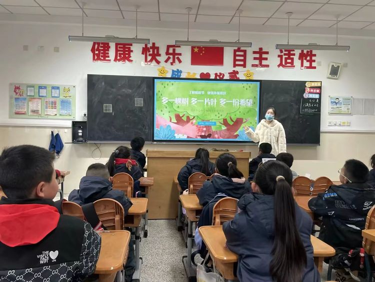 2025.3.12绿韵染校园 希望植心间——龙潭中心小学开展植树节系列活动_html_m2f9768ef.jpg