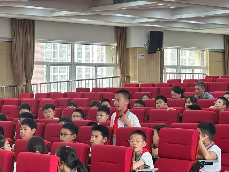 2025.4.29远离网络暴力 拒绝“按键”伤人——南京市关工委青少年“大思政”宣讲团走进龙潭中心小学_html_18a1b5a8.jpg