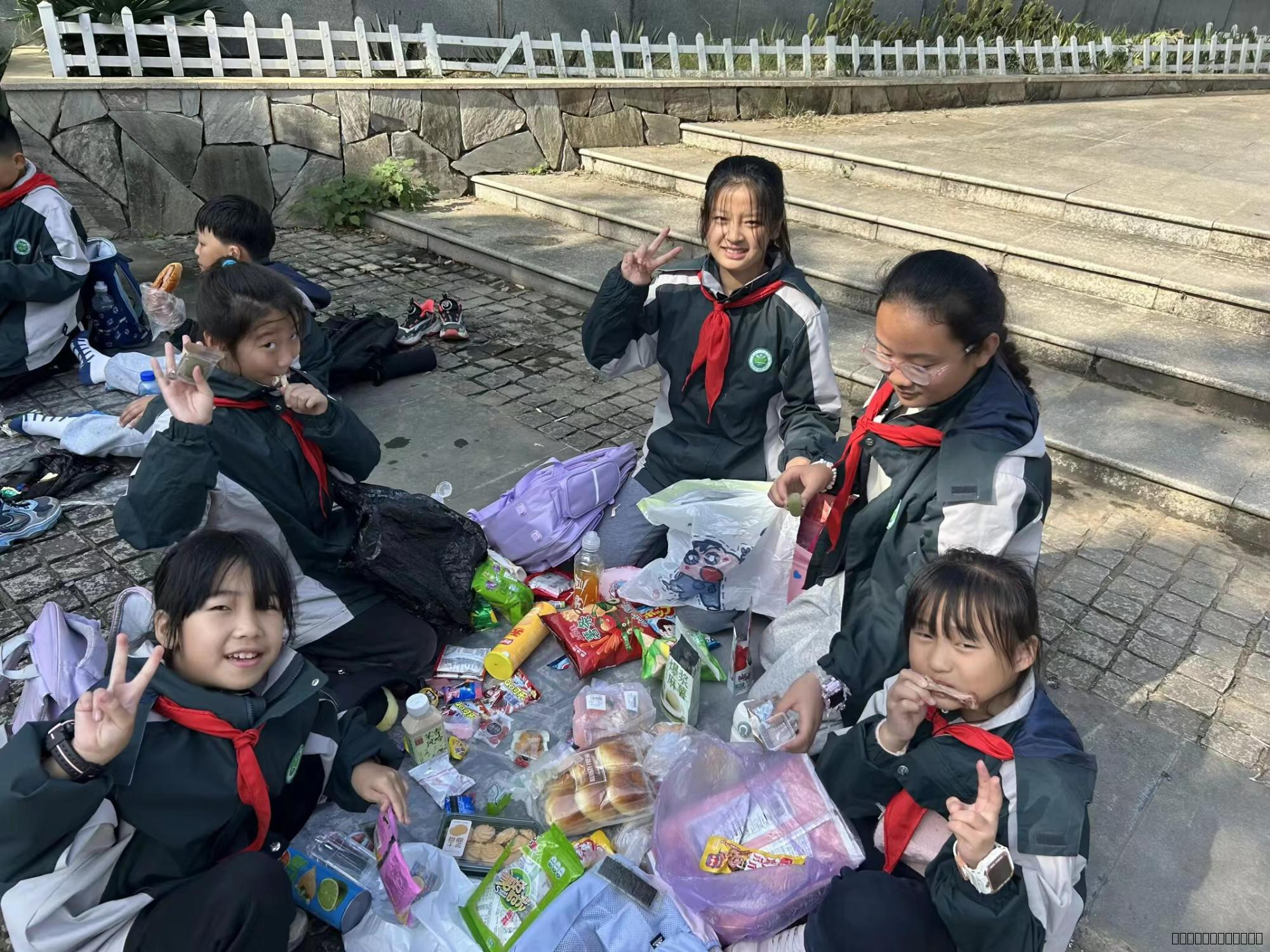 526c6d9866e2493b9955a93273b37f09.jpg 526c6d9866e2493b9955a93273b37f09.jpg