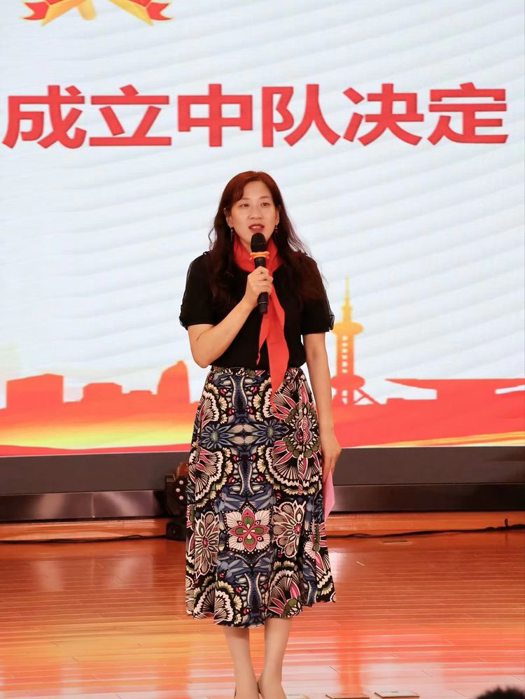 2025.5.30牢记党的教导 争做强国少年——龙潭中心小学举行一年级分批入队仪式_html_m131b63b1.jpg