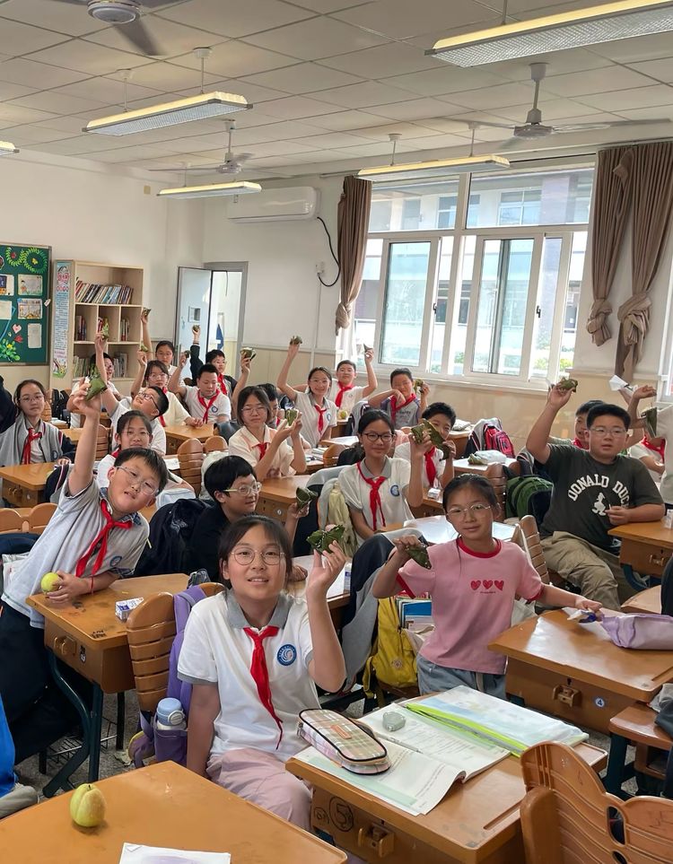 2025.5.29粽香诗韵庆端午 童心传承文化情——龙潭中心小学开展“我们的节日·端午”系列活动_html_7e9f91e7.jpg