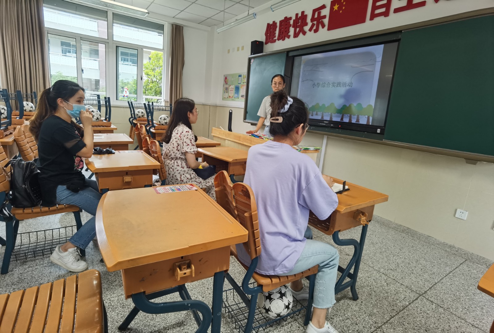 【灵美龙小】脚踏实地站讲台，继往开来创新绩