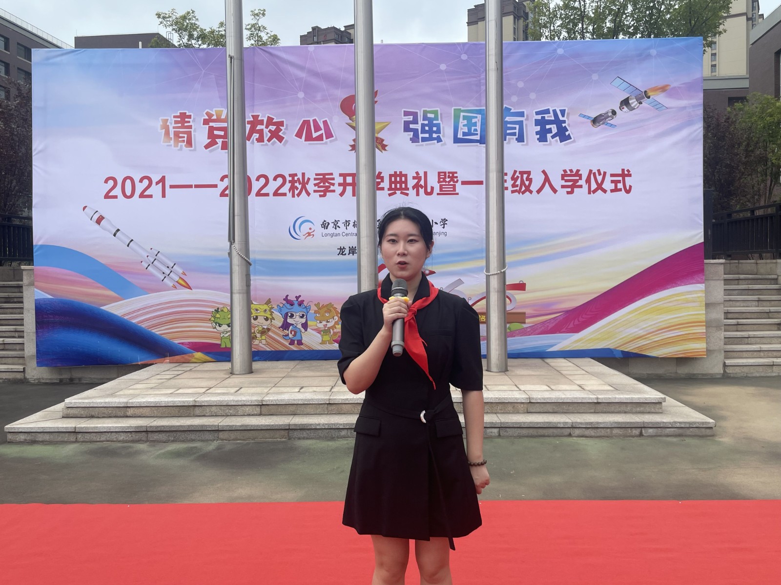 08 新教师代表讲话.jpg