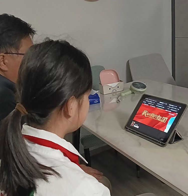 【江畔先锋·团队活动】学习党的二十大，童心筑梦迎国庆——龙潭中心小学江畔人家分校开展国庆节主题系列活动_html_72716a25.jpg