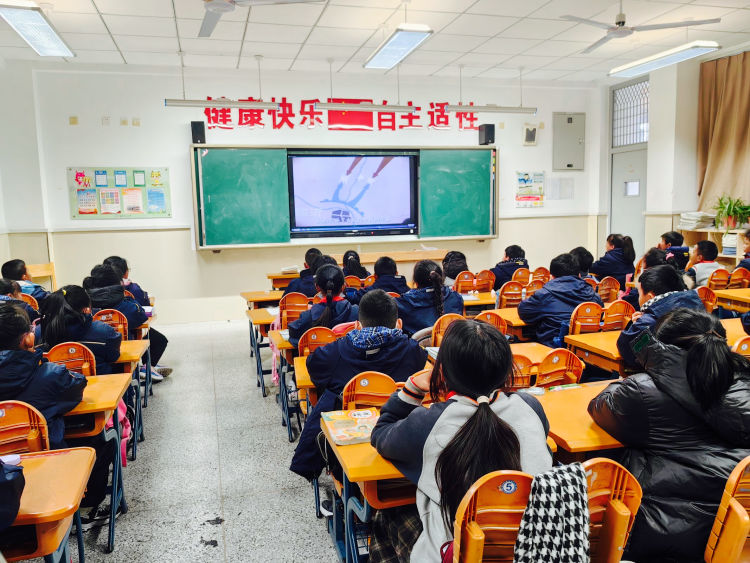 【灵美龙小】勿忘国耻 圆梦中华——龙潭中心小学举办“勿忘国耻 圆梦中华”主题教育活动_html_m5b4d5f1a.jpg