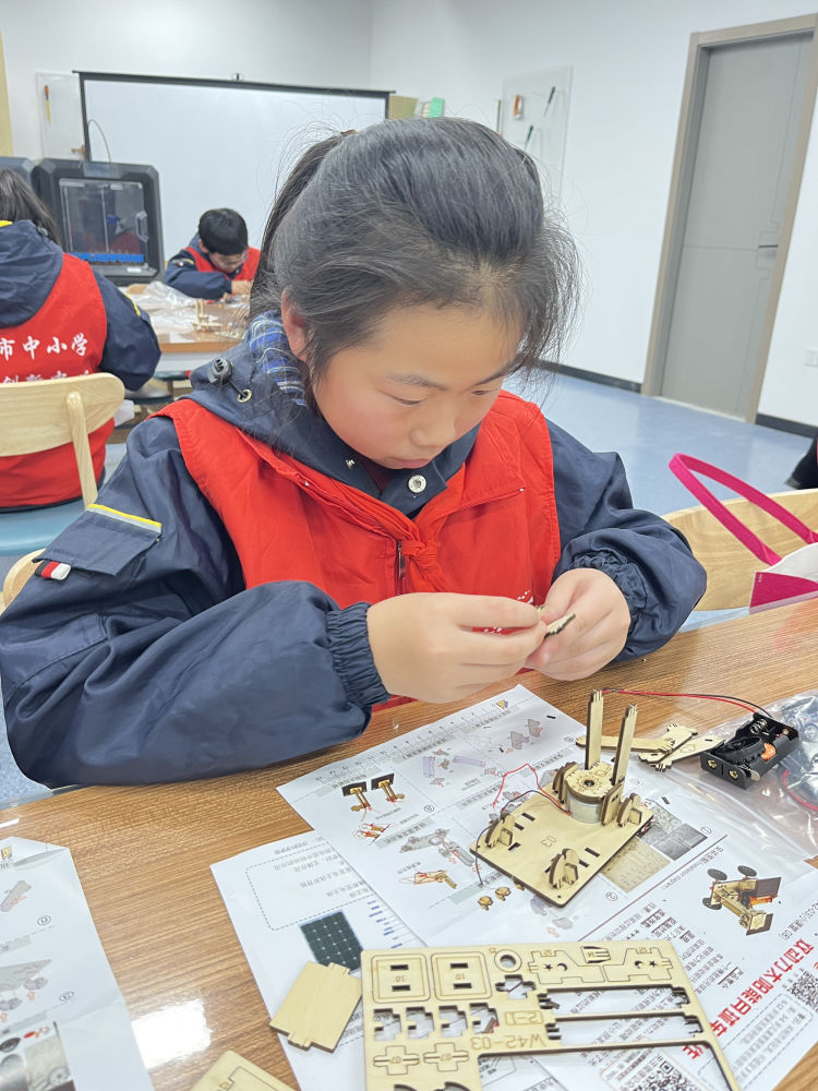 【江畔先锋·团队活动】童心探奥秘，科学启智慧——龙潭中心小学江畔人家分校少先队员代表走进南京科技馆_html_m49be5333.jpg