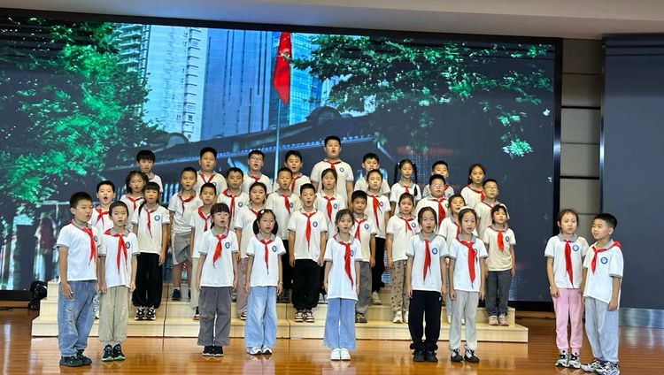 2025.9.28红歌嘹亮 童心向党——龙潭中心小学开展“红领巾爱祖国”校园合唱比赛_html_m6c8e9b2e.jpg