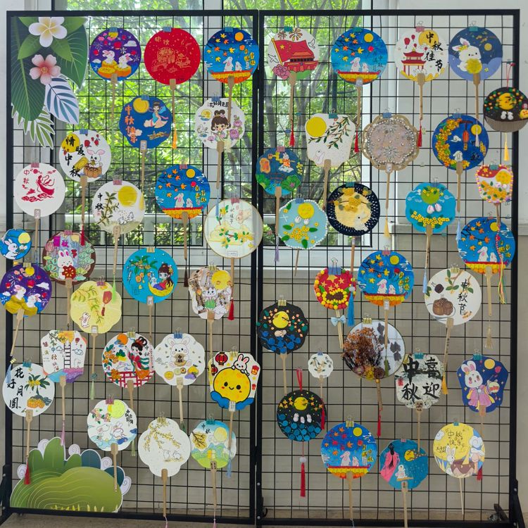 2025.9.30童心筑月 情满中秋——龙潭中心小学开展“我们的节日·中秋”系列活动_html_f26db66.jpg