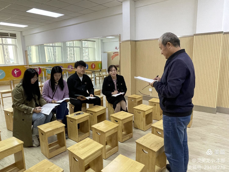 【灵美龙小·校本研修】研“音”之光 探“乐”前行——龙潭中心小学音乐校本研修活动三 _html_205c6769.jpg