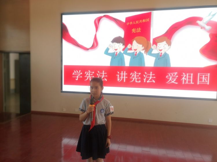 【灵美龙小】增强法治意识 弘扬宪法精神——记龙潭中心小学举行“学宪法 讲宪法 爱祖国”演讲比赛