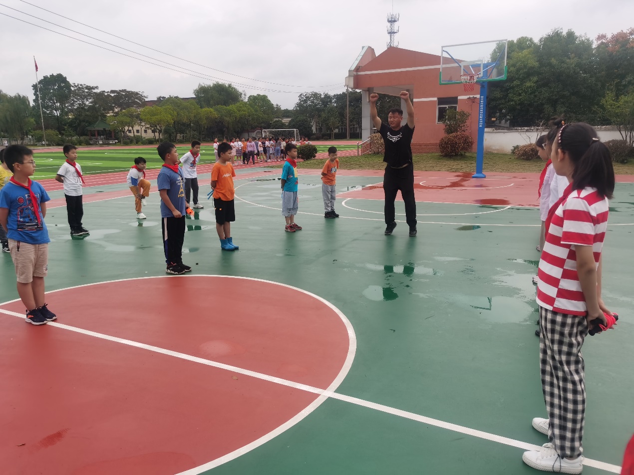 靖安小学体育组9月份教研活动_html_m1ac3a6e6.jpg