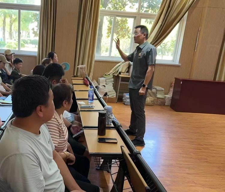 8.23“做新时代的智慧父母1234”——记栖霞区风行讲师走进长江小学_html_m6eb547cb.jpg