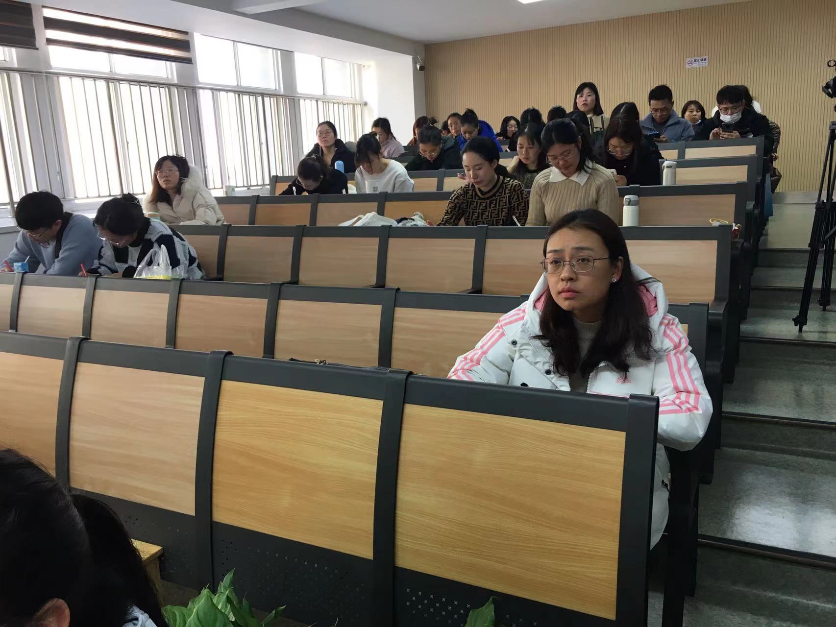 尊重差异 精准练习 减负提质  ——单元整体视域下的作业设计专题研究活动报道