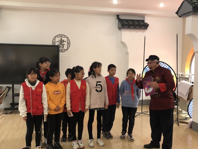 【雅韵先锋·团队活动】跟着非遗传承人学唱老吆喝，感受老南京味道——靖安小学小记者活动