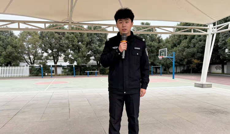 12.4法润童心 护航成长 ——南京市栖霞区长江小学开展国家宪法日系列教育活动_html_m46c89d63.png