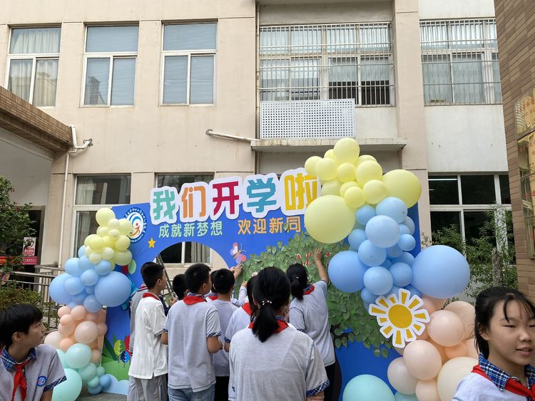 【江畔先锋·团队活动】奋进新学期 放飞新梦想——龙潭中心小学江畔人家校区2022—2023学年第一学期开学典礼_html_m5b2c8eed.jpg