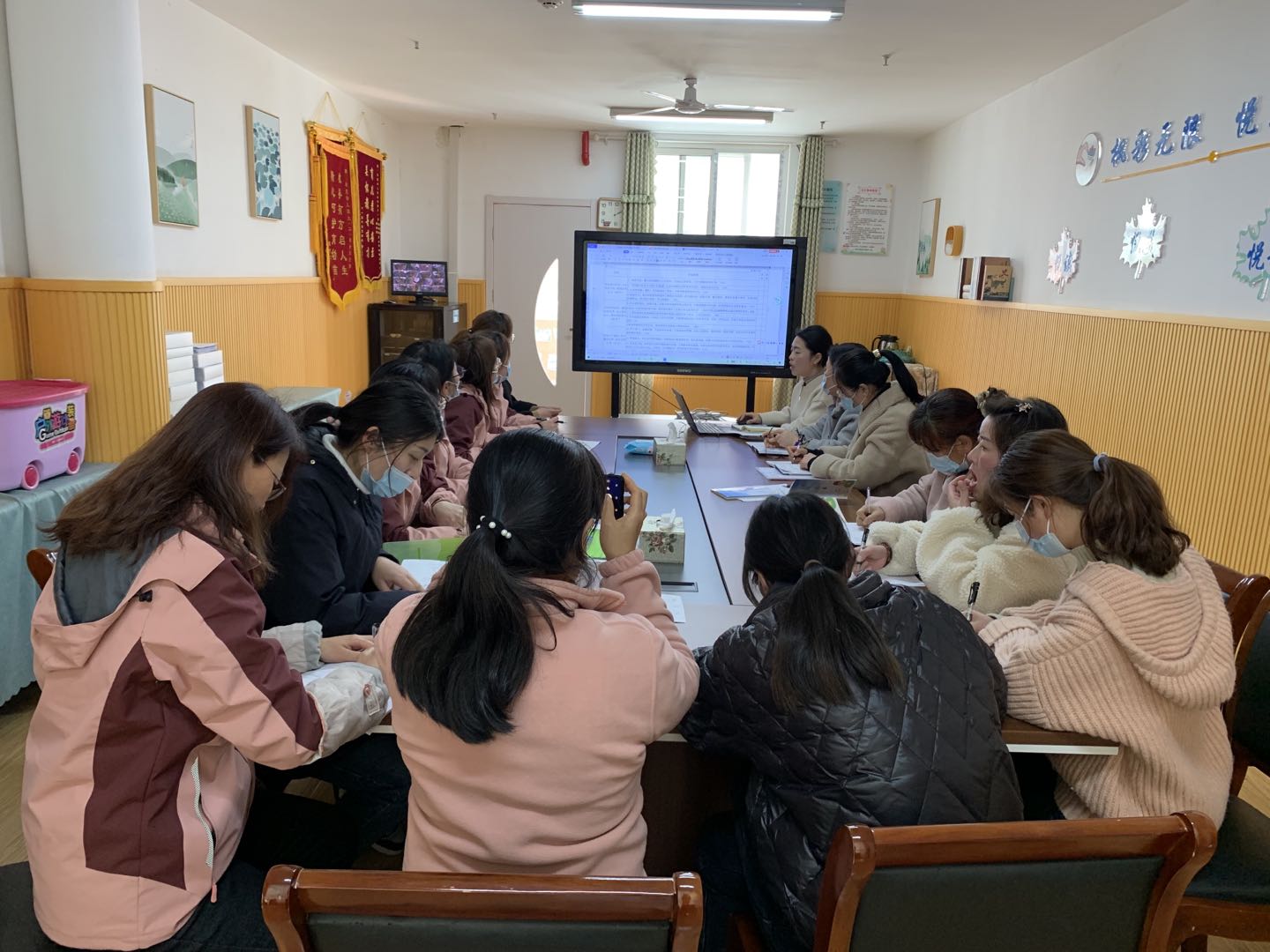 【枫香栖幼】师德师风要建设  积极落实显风采 ——栖霞幼儿幼红枫园师德学习