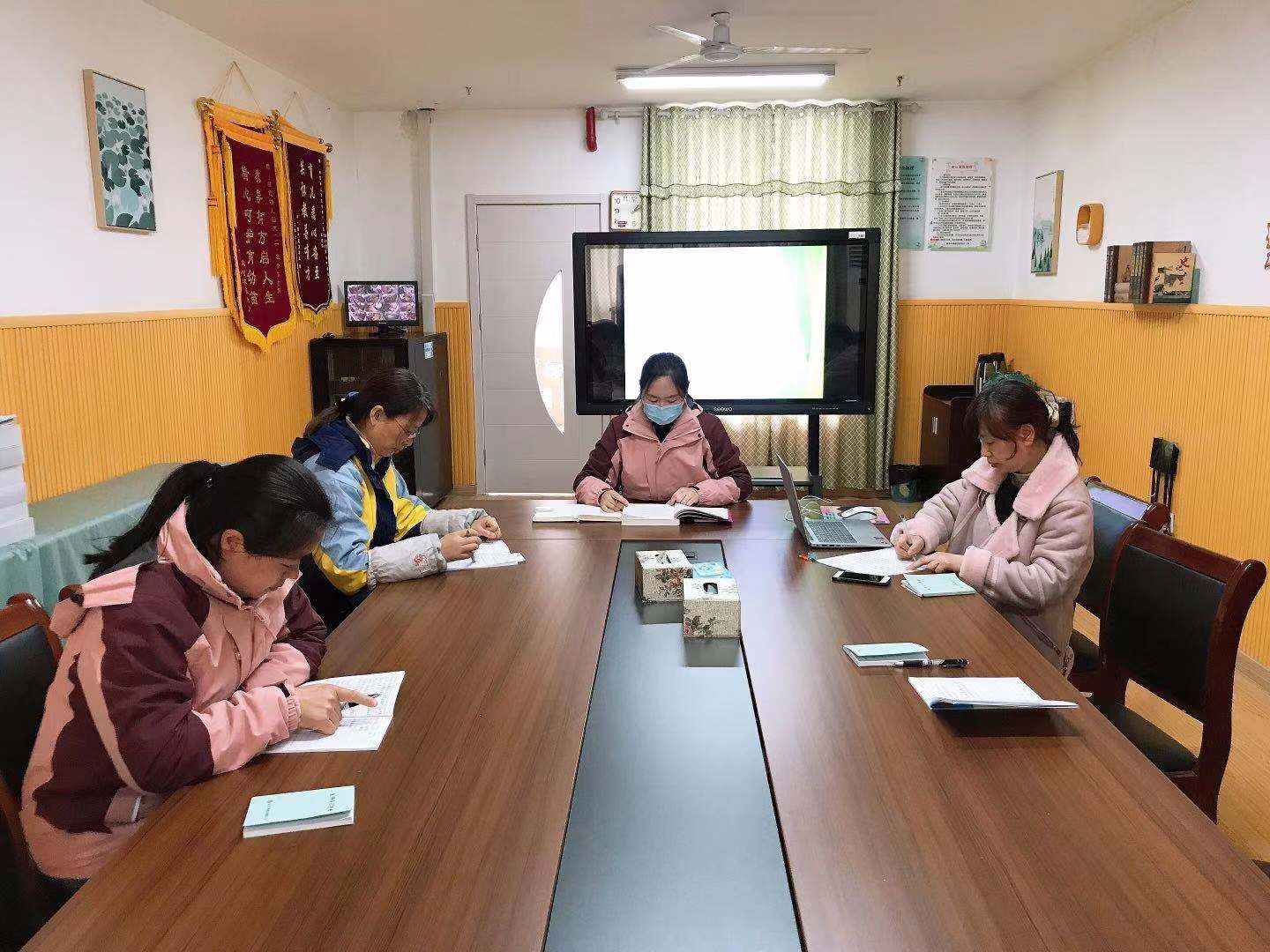 【枫香栖幼】研师幼互动  促专业成长 ——栖幼红枫园语言组教研活动（一）