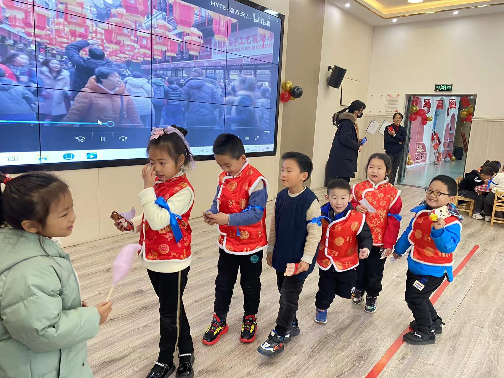 【枫香栖幼】欢欢喜喜逛庙会 家园共育过新年  ——栖霞幼儿园石埠湾园大班家长志愿者活动