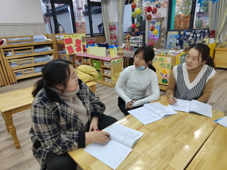 【枫香栖幼】聚焦前期经验  发挥审议价值 ——记栖幼石埠湾园桥主题课程审议活动 