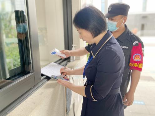 220920安全督查促发展 保障引领共成长——栖霞幼儿园翡翠天悦园安全管理专项督导_html_55ab629e.jpg