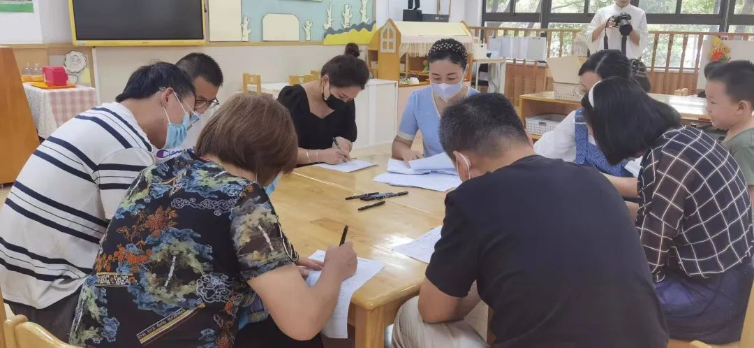 以德修身 用爱育人_html_71e5cef7.jpg