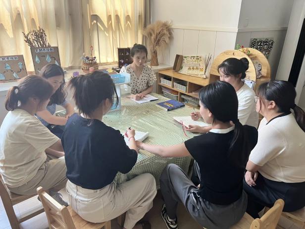 【枫香栖幼】“课”随童心 众智成“程”  ——栖幼翡翠天域园大班年级组课程审议活动