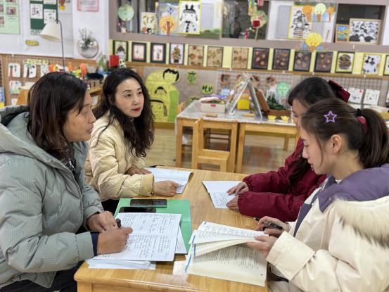 【枫香栖幼】迎新年 促新思 话审议  ——栖幼五福园大班组《世界年，中国年》课程审议活动