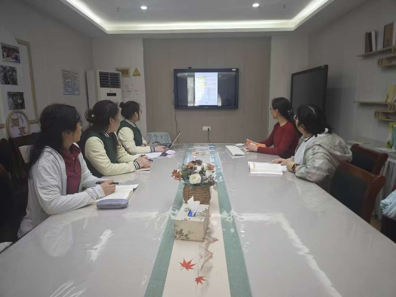 241014与你同行 共思成长——栖幼红枫分园业务学习（三）- 副本_html_m29e95766.jpg