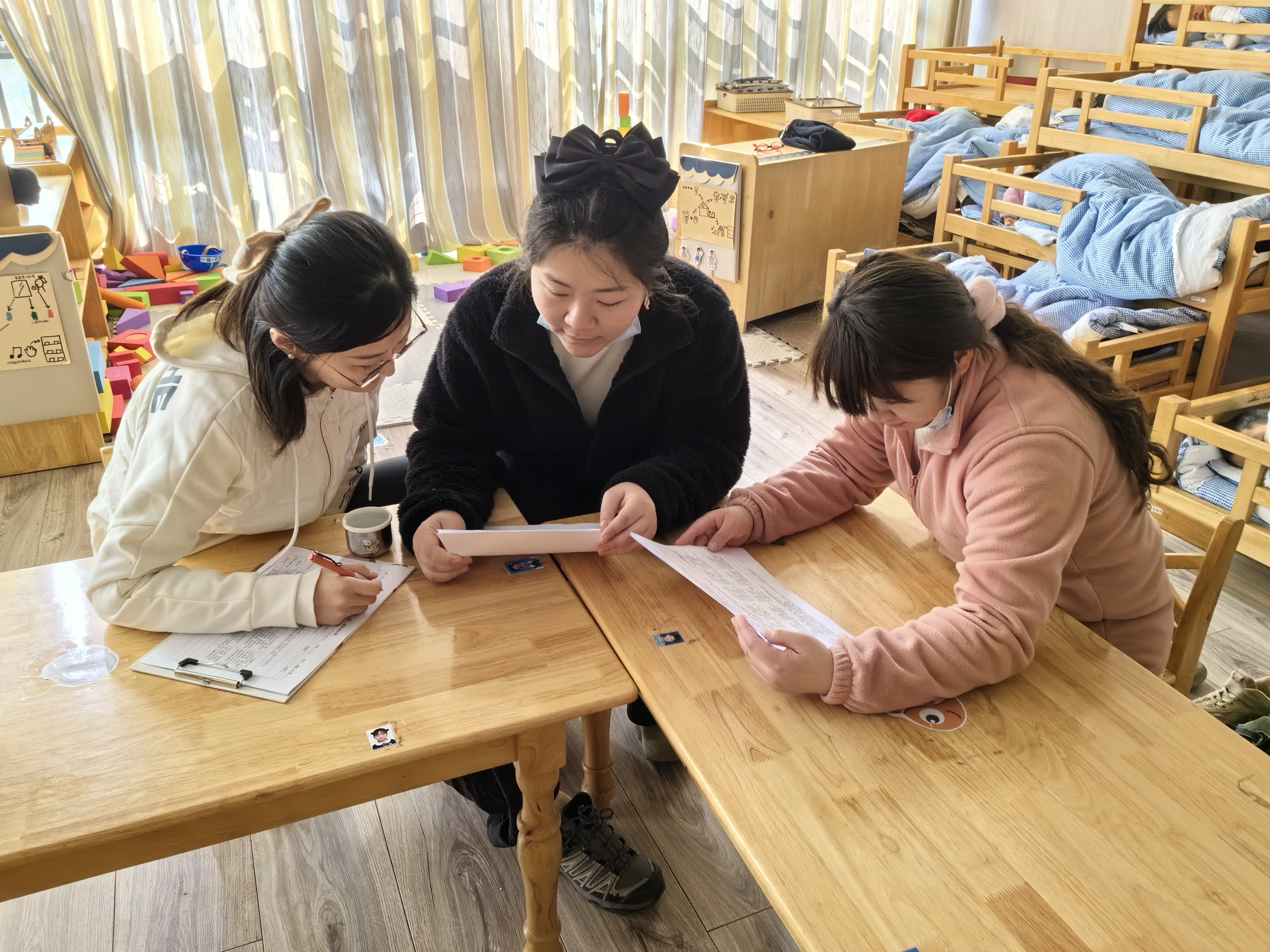 240307审议始于思 课程施于行——栖幼石埠湾园小班组《我能干》课程审议_html_m39d882fe.jpg