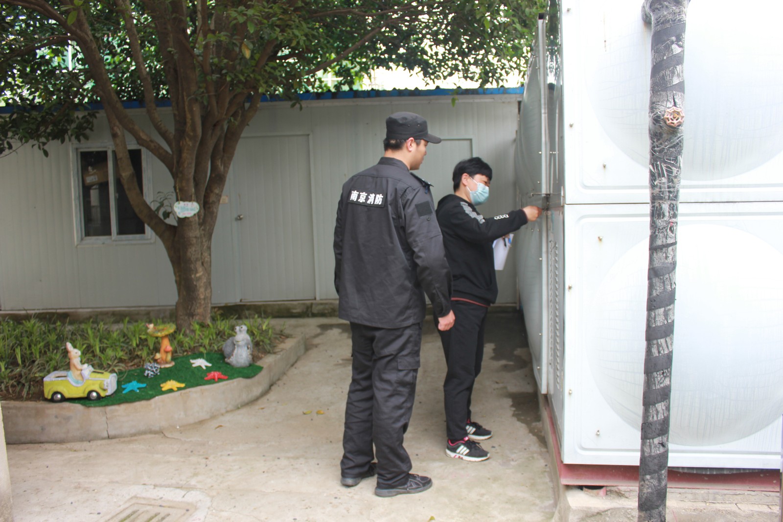 【枫香栖幼】迎联合检查  促安全防范 ——栖幼红枫园迎接栖霞区校园安全联合检查