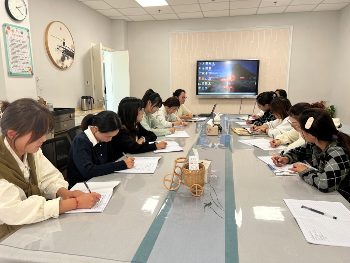 【枫香栖幼】观自然一角 体幼儿所感——栖幼翡翠天域园自然角评比活动暨科学组活动（三）