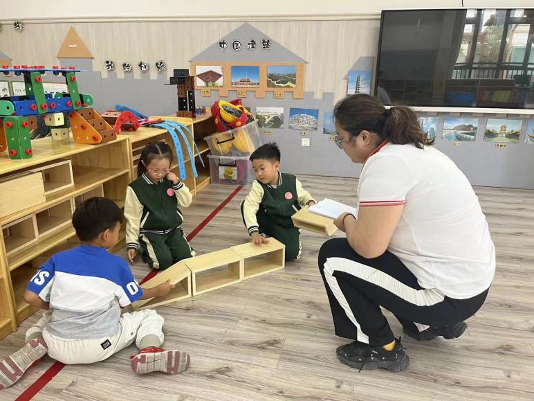 20220921钻研游戏策略 激发教育思维——栖霞幼儿园石埠湾园建构组教研活动  孙姗姗_html_6be858c3.jpg