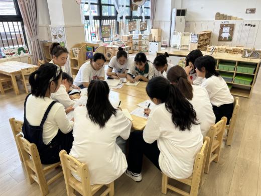 20230922“研”路有你 共享“晨”光——栖霞幼儿园翡翠天悦园小班晨锻研讨 (1)_html_66bfe23.jpg