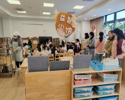 【枫香栖幼】自主进餐 智慧共研  ——栖霞幼儿园翡翠天悦园园本研训活动