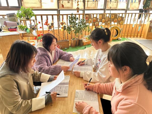 【枫香栖幼】以幼为本 聚焦审议  ——栖幼五福园小班组《图形碰碰乐》课程审议活动