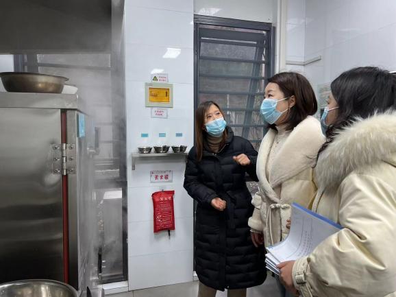 240221筑牢安全防线  用心守护成长——栖霞幼儿园开学前安全大检查_html_m4f679444.jpg