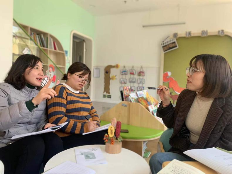  【枫香栖幼】实施课程审议，提高课程质量  ——记栖霞幼儿园翡翠天域园中班年级组课程审议