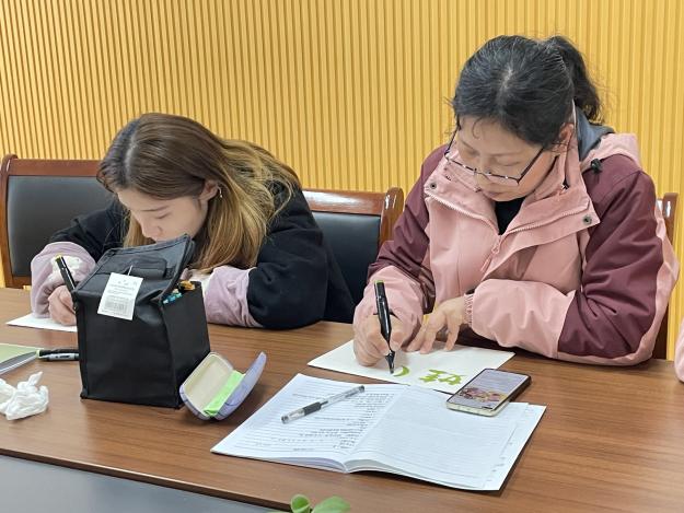 20220309乐学新技能 增添一份亮——栖霞幼儿园红枫园业务活动之技能学习活动(1) - 副本_html_1b5e5380.jpg