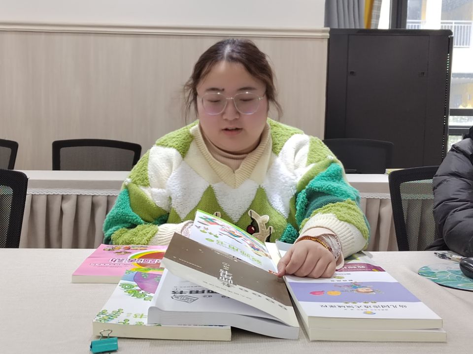 220215以研促教 共谋未来——记栖霞幼儿园石埠湾园课程中心组会议 万紫薇_html_m5c1433a.jpg
