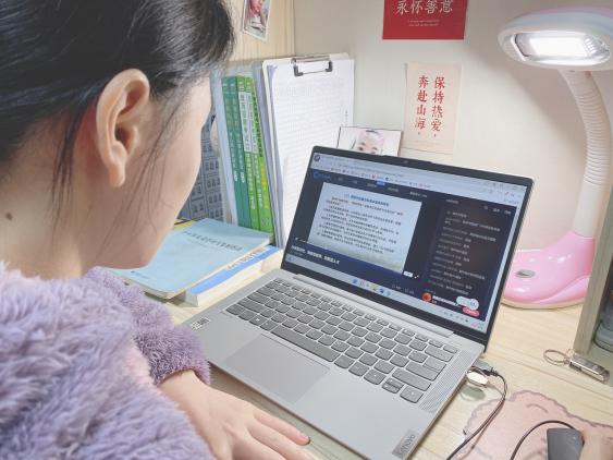 220324办新型学校 做新型教师 育新型人才——栖幼红枫园教师参与“栖霞教科研云端大讲坛第二十五讲”活动(2) - 副本_html_96c95e4.jpg