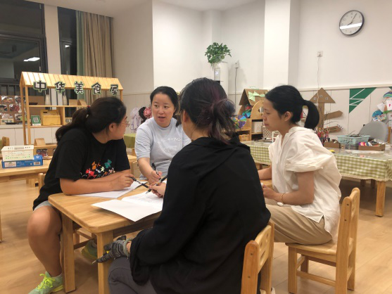 【枫香栖幼】聚焦课程审议 推动主题开展 ——栖霞幼儿园翡翠天域园中班年级课程中审议活动