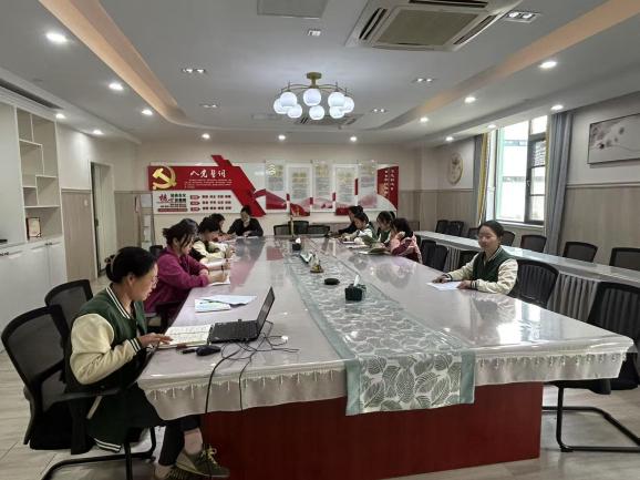 250407学法明责 育幼正行——栖霞幼儿园石埠湾园师德师风专项学习活动_html_2e17bff5.jpg