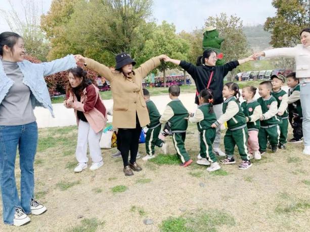 230331爱在春天里 乐在动物园 栖霞幼儿园亲子春游活动_html_m6d3ce257.jpg